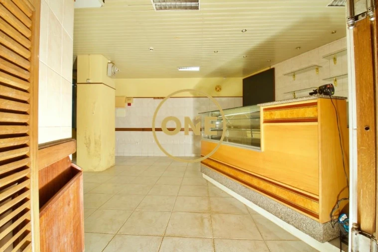 Loja para Venda em Almada, Cova da Piedade, Pragal e Cacilhas Foto 14