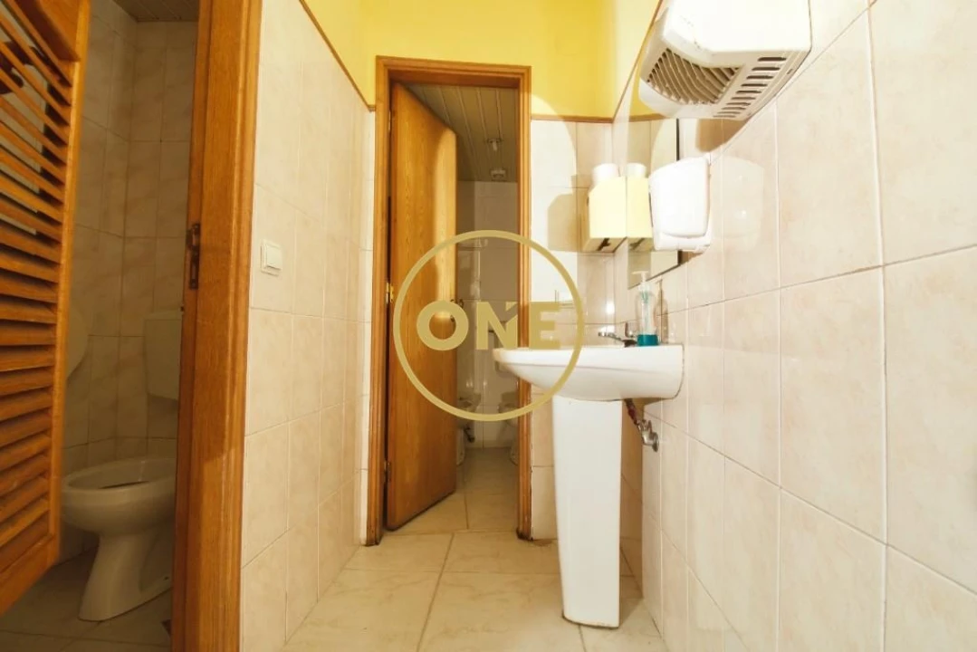 Loja para Venda em Almada, Cova da Piedade, Pragal e Cacilhas Foto 10