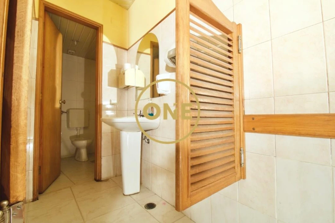 Loja para Venda em Almada, Cova da Piedade, Pragal e Cacilhas Foto 8