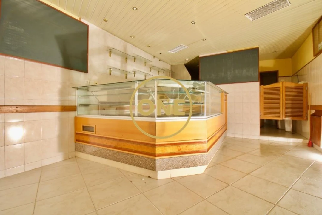 Loja para Venda em Almada, Cova da Piedade, Pragal e Cacilhas Foto 5