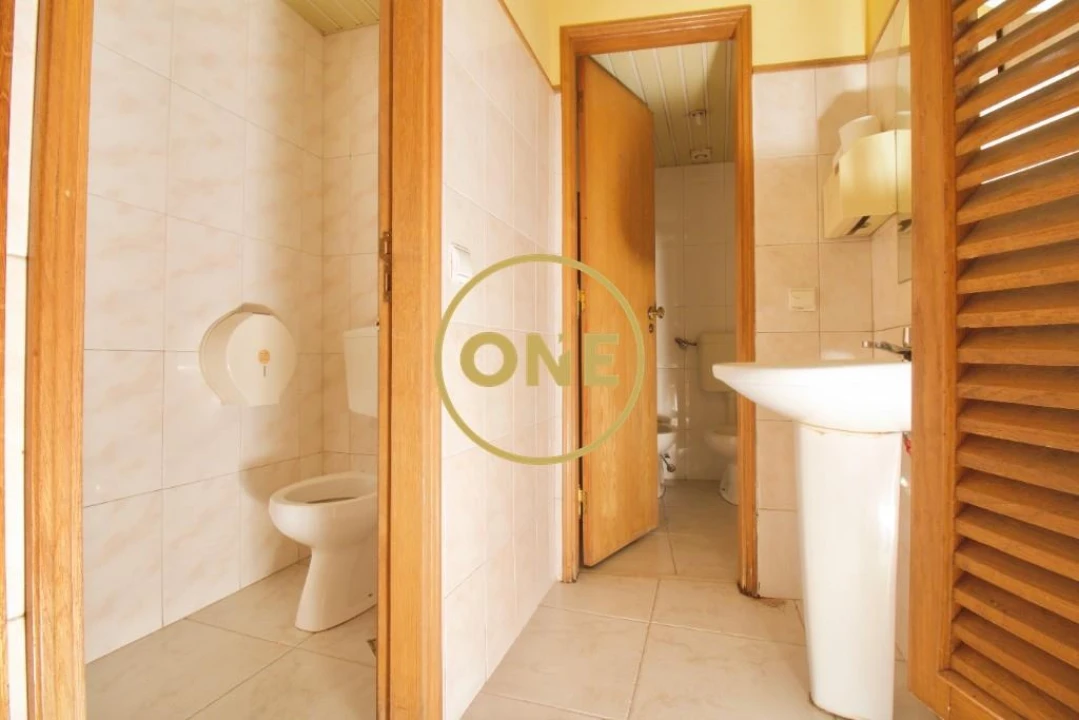 Loja para Venda em Almada, Cova da Piedade, Pragal e Cacilhas Foto 11