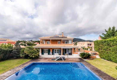 Moradia T5 para Venda em Agualva e Mira-Sintra