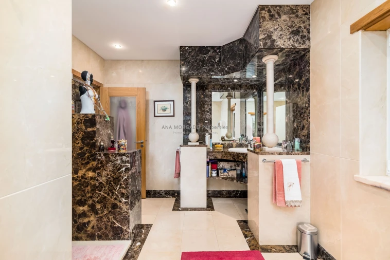 Moradia T5 para Venda em Agualva e Mira-Sintra Foto 60