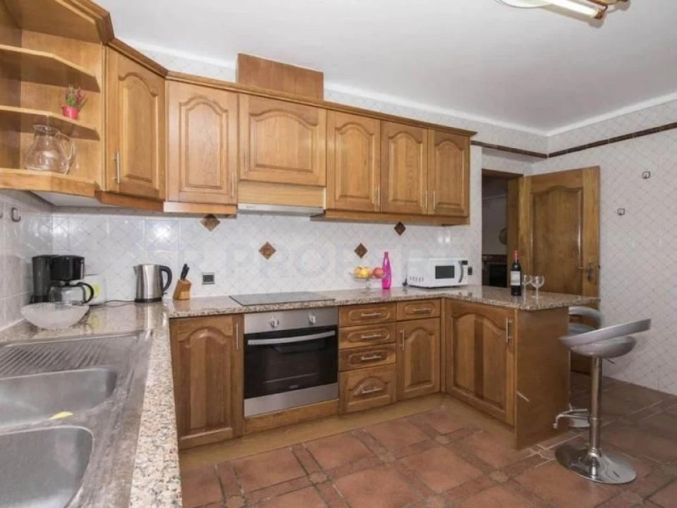 Moradia T4 para Venda em Guia Foto 4