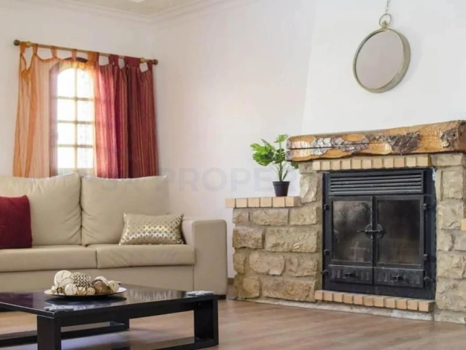 Moradia T4 para Venda em Guia Foto 7