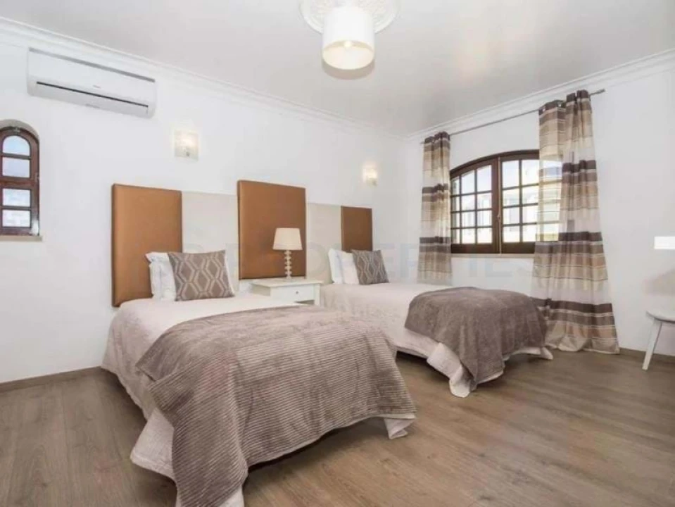 Moradia T4 para Venda em Guia Foto 3