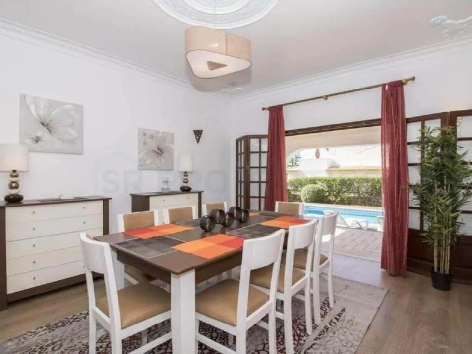 Moradia T4 para Venda em Guia Foto 12