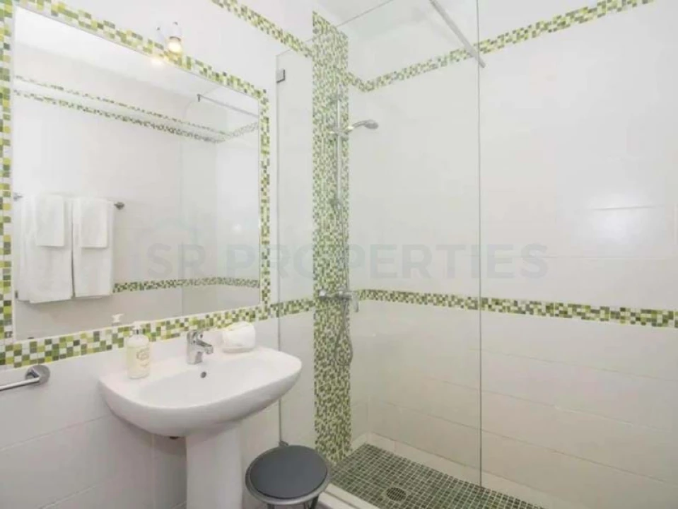 Moradia T4 para Venda em Guia Foto 21