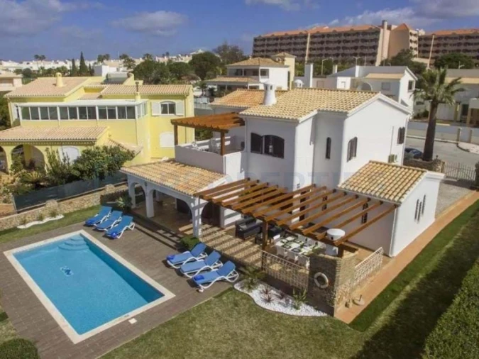 Moradia T4 para Venda em Guia Foto 30