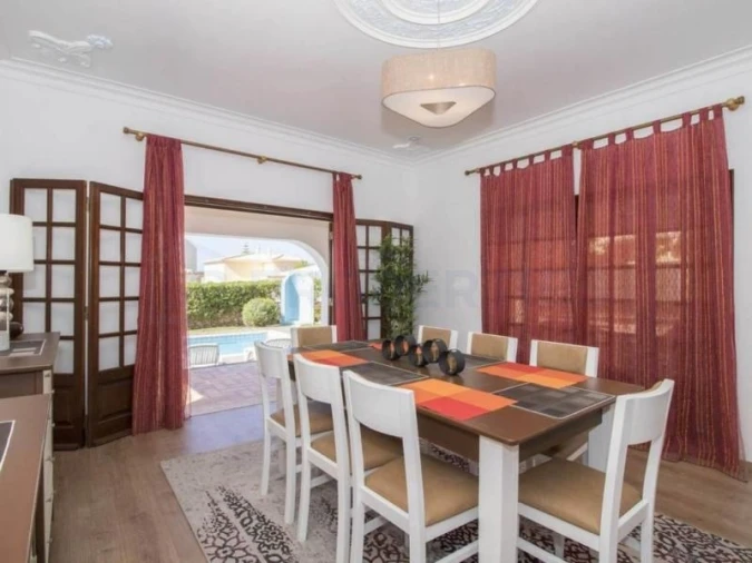 Moradia T4 para Venda em Guia Foto 5