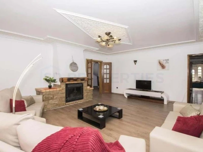 Moradia T4 para Venda em Guia Foto 8