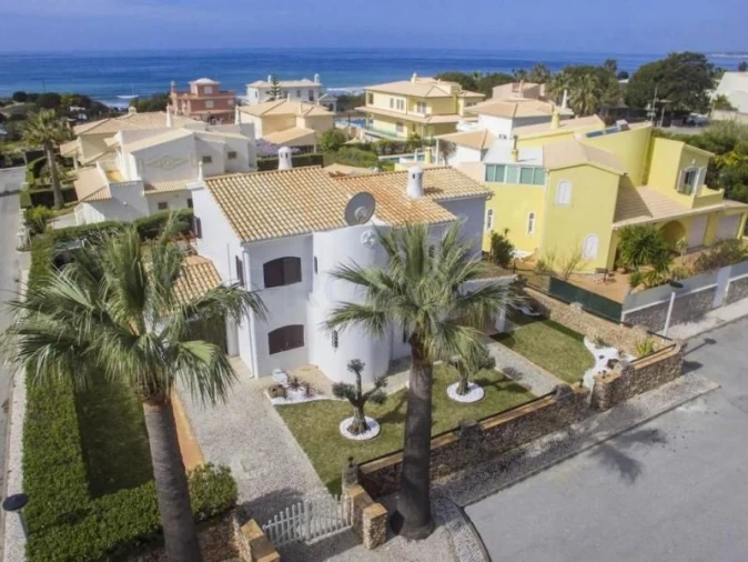 Moradia T4 para Venda em Guia Foto 31