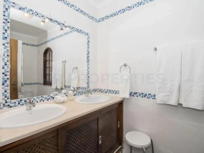 Moradia T4 para Venda em Guia Foto 18