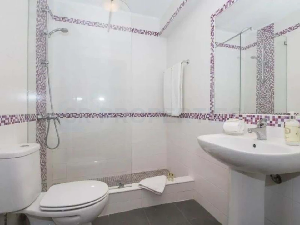 Moradia T4 para Venda em Guia Foto 22