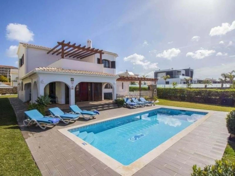 Moradia T4 para Venda em Guia Foto 28