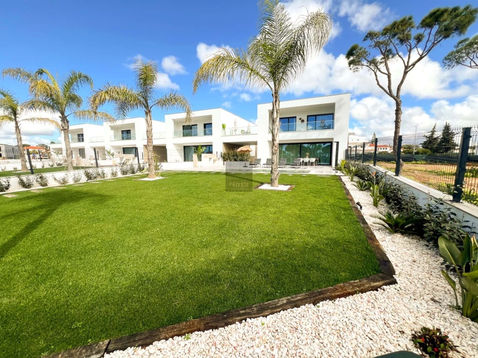 Moradia T3 para Venda em Quarteira Foto 81