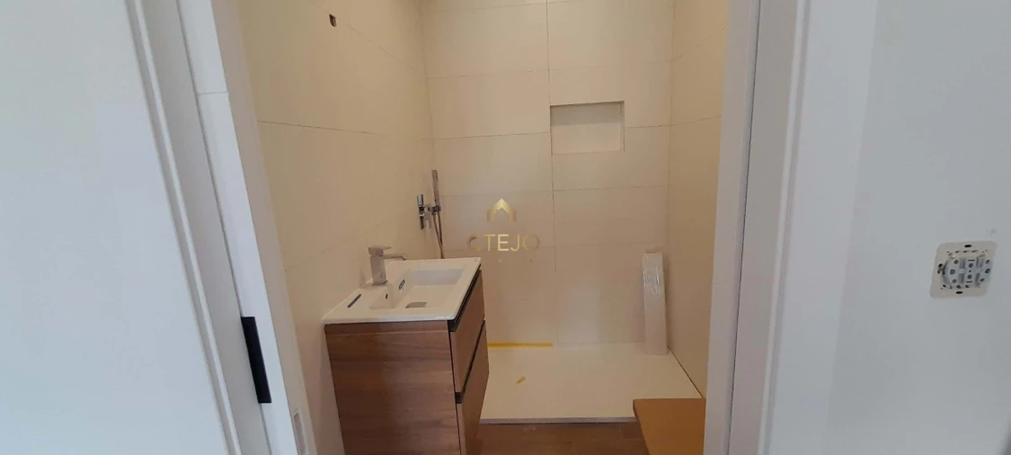 Moradia T4 para Venda em Vialonga Foto 30