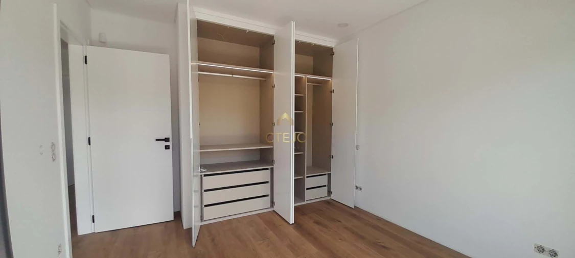 Moradia T4 para Venda em Vialonga Foto 18