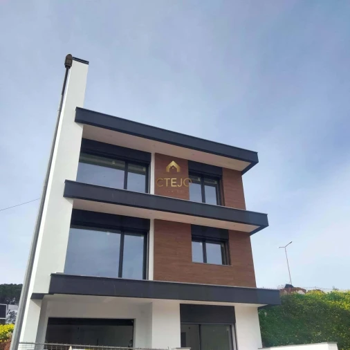 Moradia T4 para Venda em Vialonga Foto 35