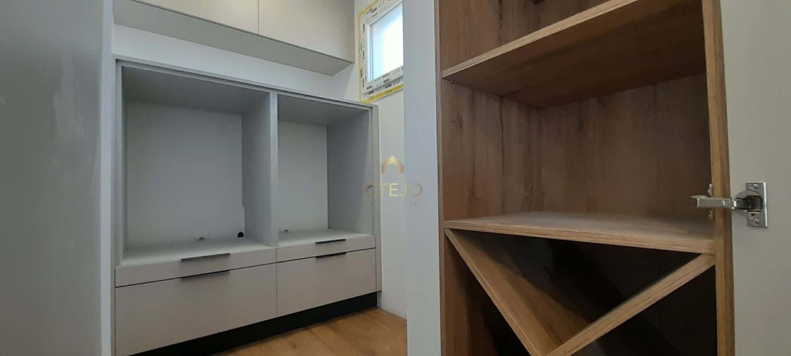 Moradia T4 para Venda em Vialonga Foto 4