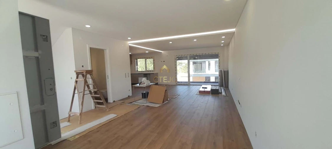 Moradia T4 para Venda em Vialonga Foto 14