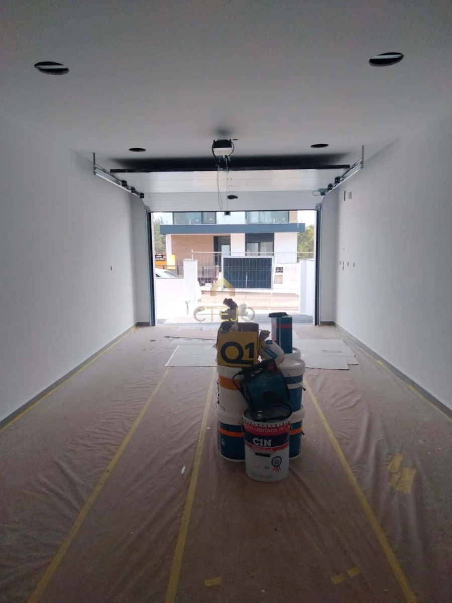 Moradia T4 para Venda em Vialonga Foto 40