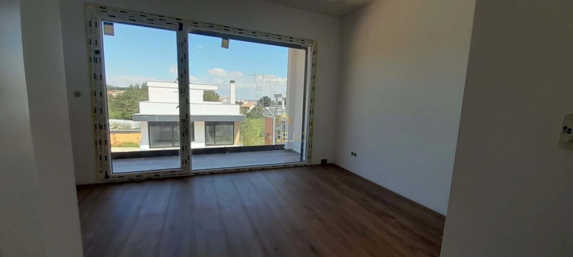 Moradia T4 para Venda em Vialonga Foto 32