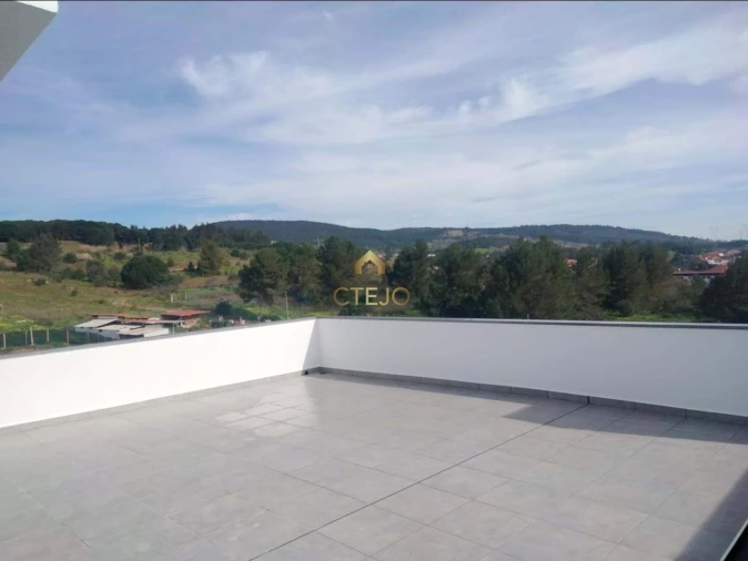 Moradia T4 para Venda em Vialonga Foto 38