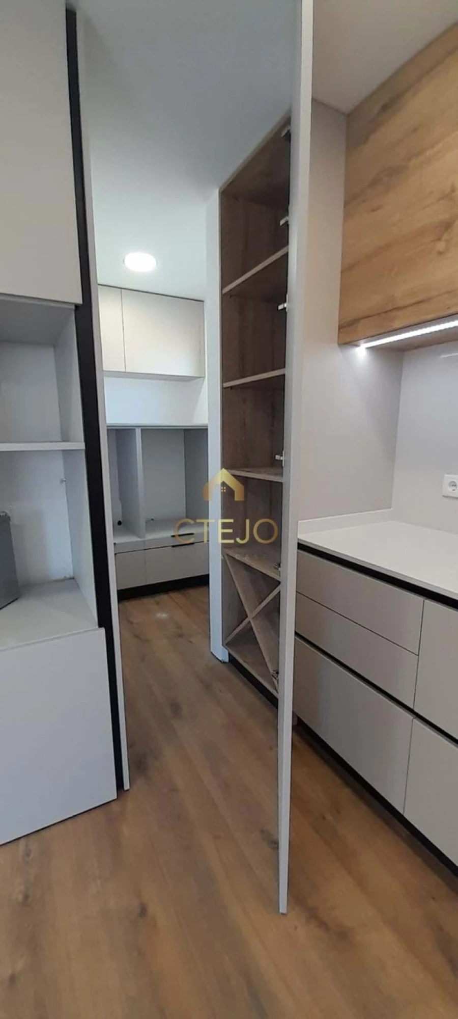 Moradia T4 para Venda em Vialonga Foto 3