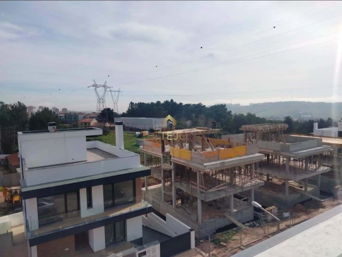 Moradia T4 para Venda em Vialonga Foto 41