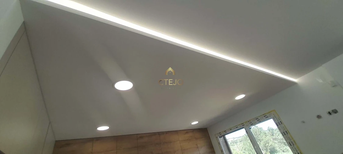 Moradia T4 para Venda em Vialonga Foto 9