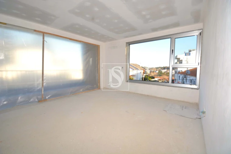 Apartamento T2 para Venda em Sé, Santa Maria e Meixedo