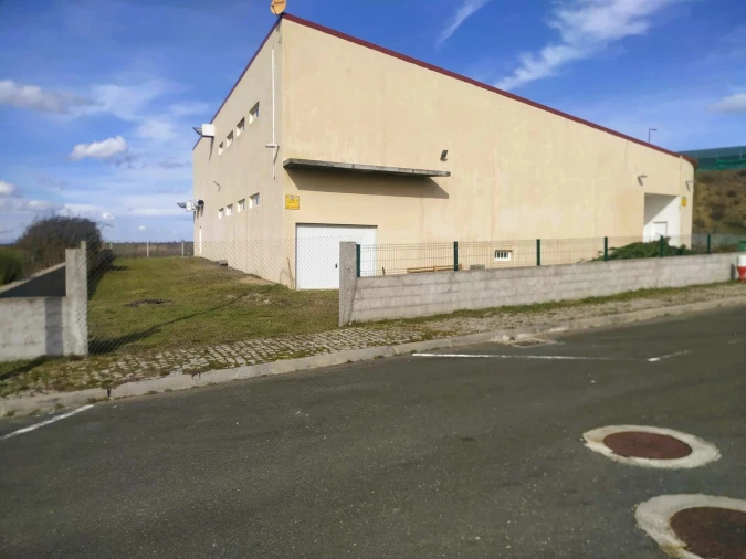Armazém para Arrendamento em Vimioso Foto 3