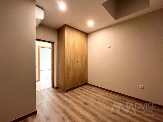 Apartamento T2 para Venda em Cavernães Foto 8