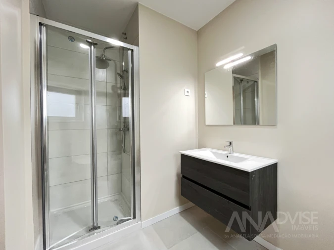 Apartamento T2 para Venda em Cavernães Foto 4