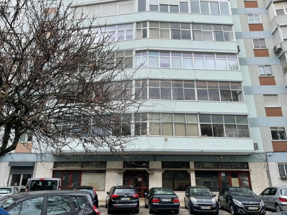 Loja para Arrendamento em Benfica Foto 1