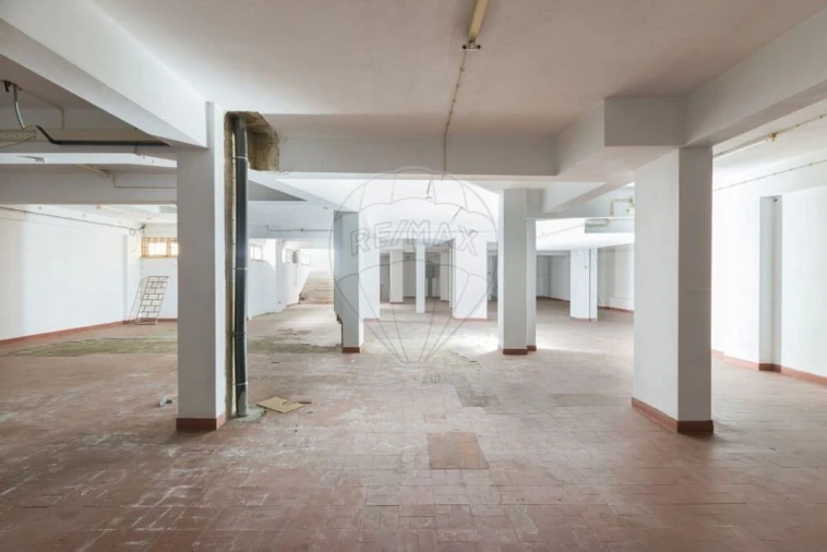 Loja para Arrendamento em Benfica Foto 3