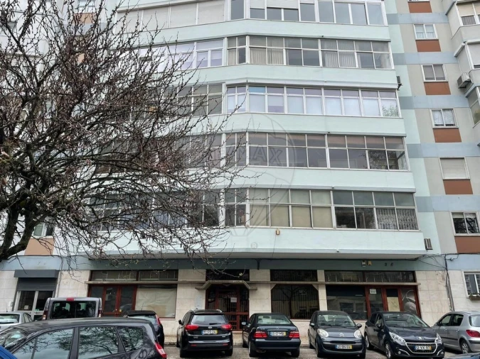 Loja para Arrendamento em Benfica