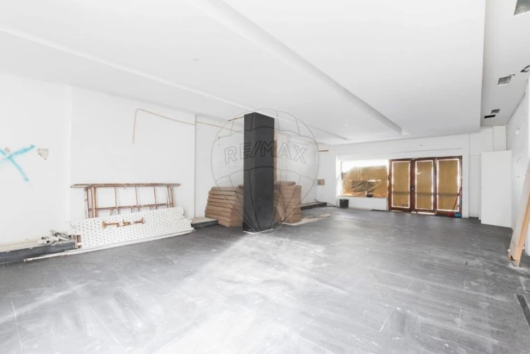 Loja para Arrendamento em Benfica Foto 2