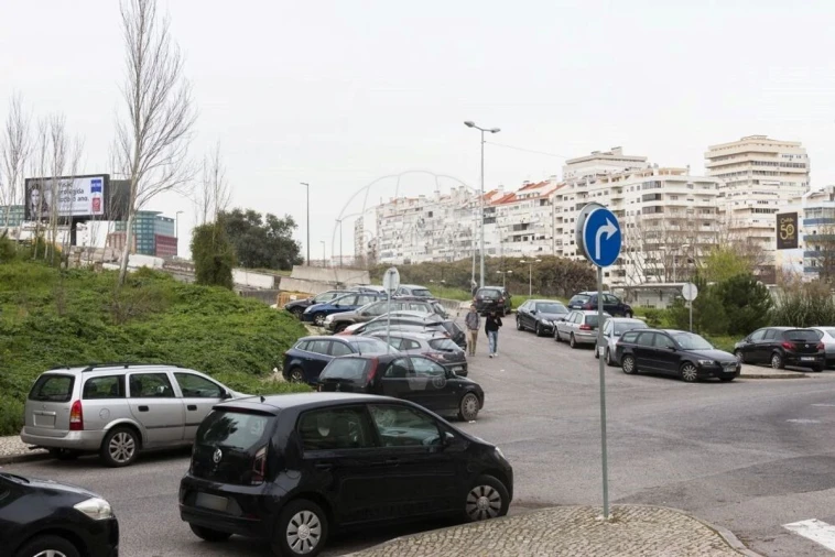 Loja para Arrendamento em Benfica Foto 8