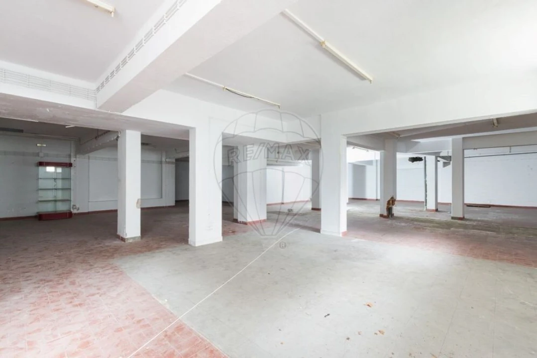 Loja para Arrendamento em Benfica Foto 6