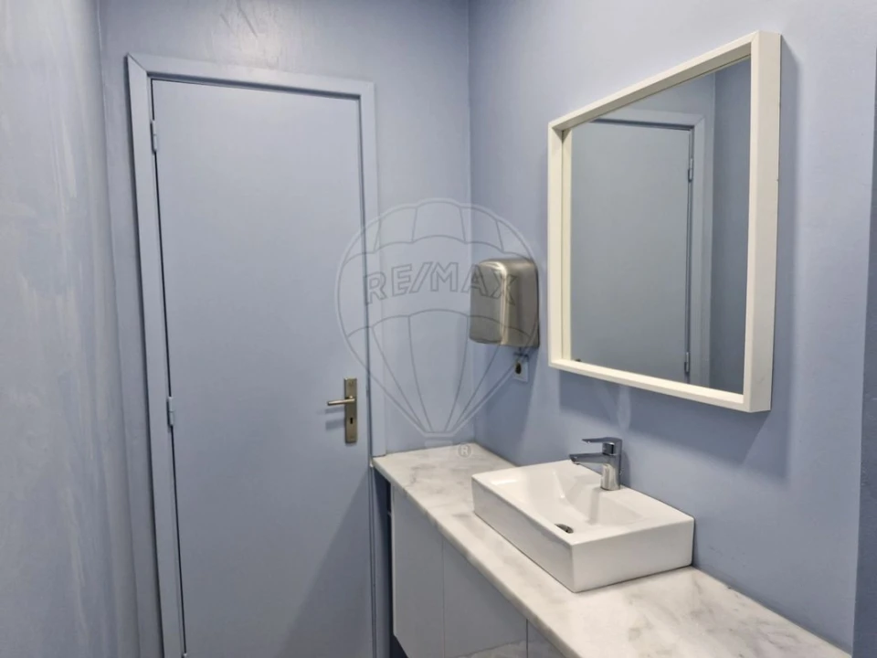 Loja para Arrendamento em Espinho Foto 7