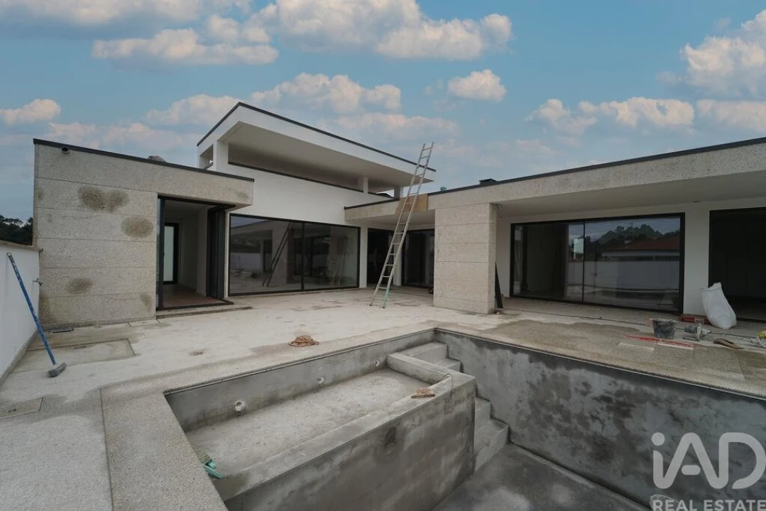 Moradia T4 para Venda em Antas Foto 11