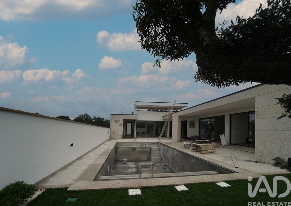 Moradia T4 para Venda em Antas Foto 16