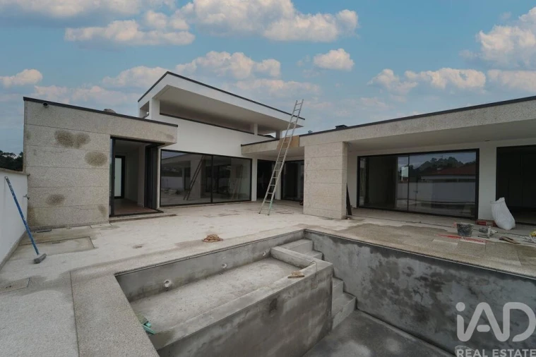 Moradia T4 para Venda em Antas Foto 11