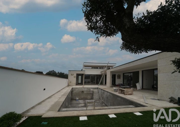 Moradia T4 para Venda em Antas Foto 16