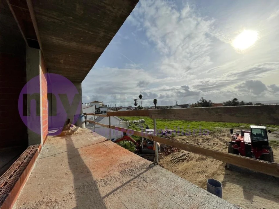 Moradia T4 para Venda em Gaeiras Foto 3