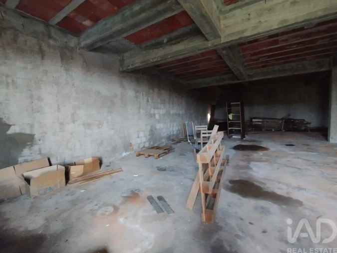 Garagem para Venda em Romeira e Várzea Foto 18