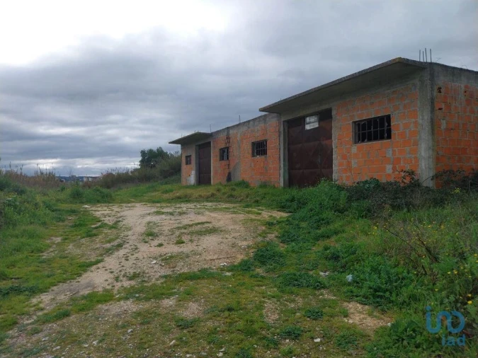 Garagem para Venda em Romeira e Várzea Foto 2