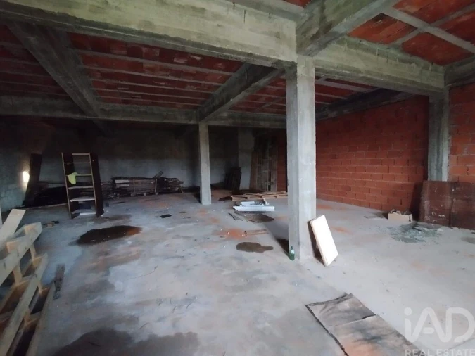 Garagem para Venda em Romeira e Várzea Foto 21